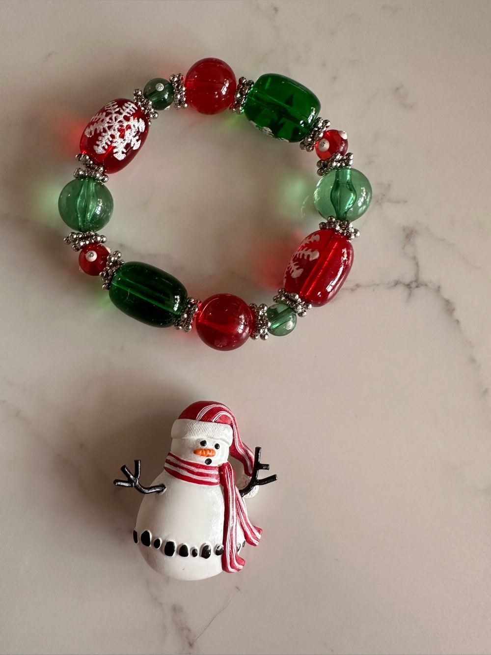 Kids Holiday Christmas 🤶 Beaded Bracelet + snowman ⛄️ broochRed & Green